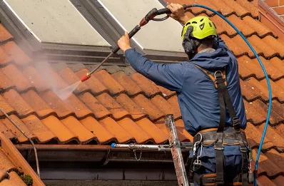Démoussage et hydrofuge de toiture à Ouistreham